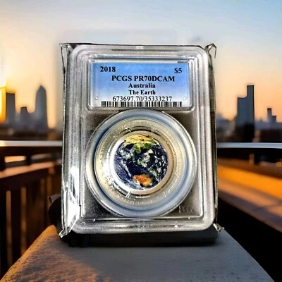 2018 $5 Coloured Silver Proof Domed Coin Earth & Beyond : The EARTH - Imagem 1 de 4