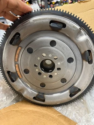 VOLANTE DOBLE MASA AUDI A6 C6 4F 2.0TDi 415062308 LuK 03G105317C 03L105317 - Imagen 1 de 4