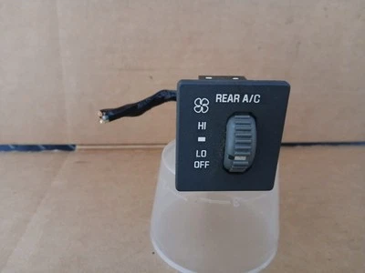 Interruptor de aire acondicionado trasero y enchufe Chevy ASTRO/GMC Safari 1996-2005 OEM Foto 1 de 4