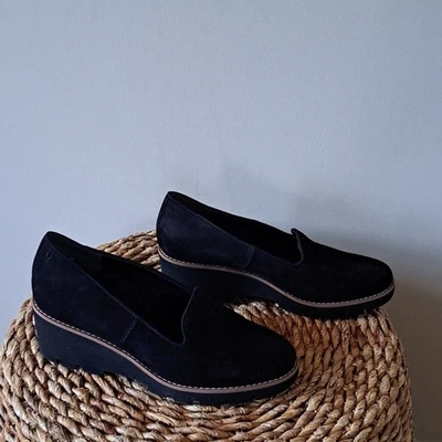 Mocasines de cuña VIONIC Willa de gamuza negra sin cordones de 2,25" suelas de goma S-7,5 Foto 1 de 4