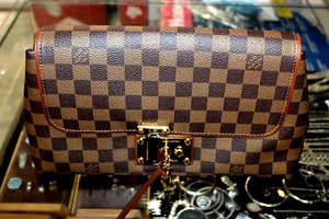 Authentic Louis Vuitton Brown Pochette Ascot Damier Clutch W/Keys - Ships Free! - Picture 1 of 21