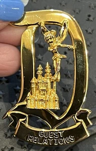 RARE VINTAGE DISNEYLAND DISNEY GUEST RELATIONS CAST MEMBER EMPLOYEE BADGE PIN - Picture 1 of 23