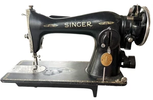 Vintage Singer 15-91 Sewing Machine Clean - Picture 1 of 13