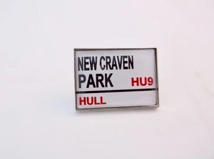 HULL KR KINGSTON ROVERS STADIUM ROAD STREET SIGN LAPEL PIN BADGE GIFT - Picture 1 of 2