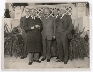 Großes Original Foto von Albert Einstein & Nobelpreisträger von 1931 "WIE BESEHEN" - Bild 1 von 2