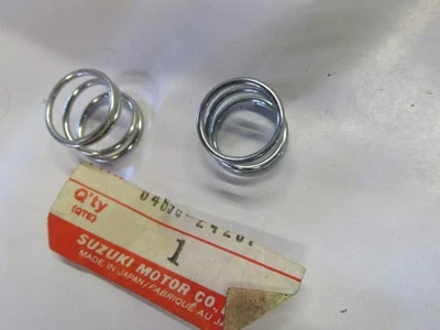 NUEVO Genuino Suzuki T20 T350 T500 T125 BARRA DE FRENO TRASERA PAR LINK RESORTE  Foto 1 de 2