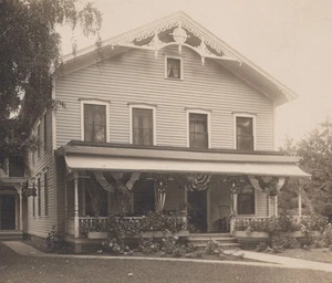 Banderas de casa patriótica de la década de 1910 decoración de porche hogar victoriano grande Candid Americana - Imagen 1 de 3