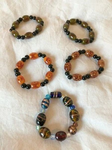 Set 5 bracciali con elementi in vetro e pietre dure multicolori - Foto 1 di 6