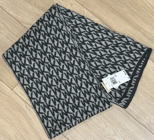 MICHAEL KORS MUJER FIRMA LOGO BUFANDA NEGRO GRIS NUEVO CON ETIQUETAS ENVÍO GRATUITO - Imagen 1 de 2