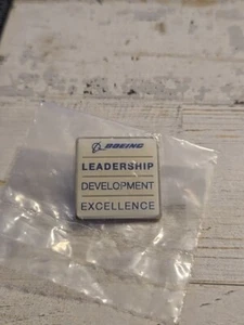 BOEING Leadership Development Excellence EMPLOYEE Pin Q9 - Picture 1 of 3