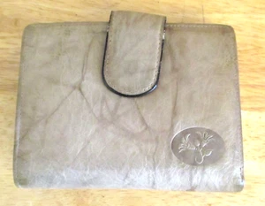 Buxton Bi-Fold Womens Wallet. CC & ID Slots, Kiss Lock Change Compartment, Beige - Picture 1 of 21