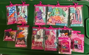 Barbie & Ken Kleidung & Zubehör Pakete Paket 8 Roxy & mehr + 4 Acc Packs - Bild 1 von 7