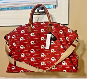 Bolso de Mano Dooney & Bourke NFL ARIZONA CARDINALS Fin de Semana Rojo NUEVO $398.00 - Imagen 1 de 7
