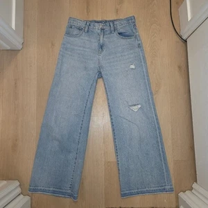 Old Navy Light Wash High Rise Baggy Wide Leg Distressed Raw Hem Jeans Size 6 - Picture 1 of 7