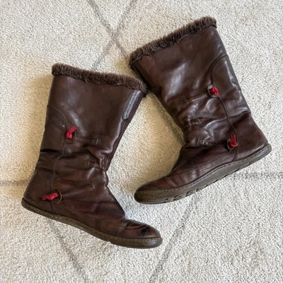 Camper Peu Cami Tall Leather Boots Red Toggle Accents & Faux Fur Trim - Image 1 of 4