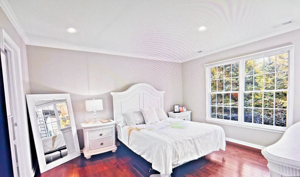 Bedroom Set  Queen Or Full 5 piece solid Birch. Not A Scratch. White Finish - Image 1 of 4