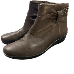 Clarks Ankle Boots Women's Size 6 Everlay Mandy Bootie Brown Leather Boots Zip - Picture 1 of 10