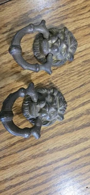 Juego de 2 tiradores de cajón con cabeza de león vintage Foto 1 de 4