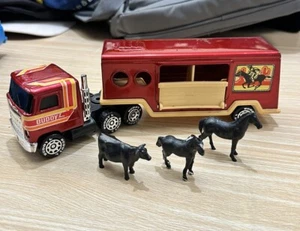 Vintage 1980 Buddy L Stables Mack Truck & Horse Trailer Pressed Steel Red - Picture 1 of 11