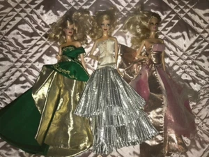 Vds lot 3 Barbie de Noël Holidays modèle Muse blonde collector habits d'origine - Imagen 1 de 4