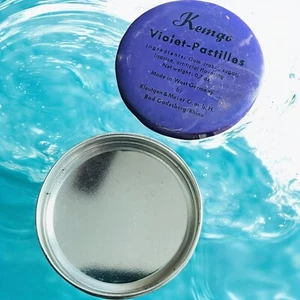 KEMGO SALMIAC-PASTILLES viola 7 oz metallo latta C & J WILLENBORG INC. NUOVA MAGLIA - Foto 1 di 5