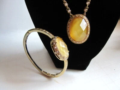 Juego de collar y pulsera Avon Medallion 17,5" de longitud, amarillo 2007 (J10) Foto 1 de 4