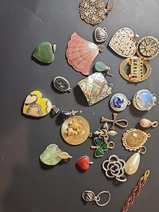 Vintage/Estate 30 ciondoli e spille, rivendita/INDOSSABILE bigiotteria (889) - Foto 1 di 20