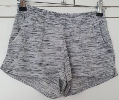 H&M , girls , shorts , grey , size 8-10 years , 134/140cm , used — 第 1/4 张图片
