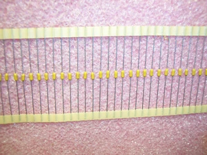 QTY (100) .033uf 50V 10% X7R AXIAL CERAMIC MLCC CAPACITORS SA205C333KAA AVX - Picture 1 of 2