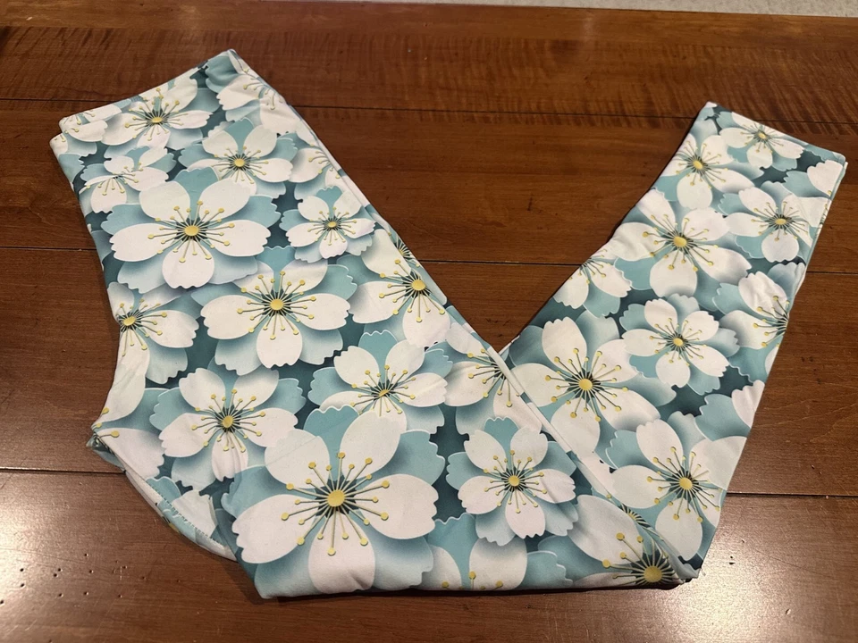 Leggings de longitud completa suaves con mantequilla para damas - florales verdes y blancos - talla única Foto 1 de 1