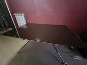 Tavolo Calligaris rettangolare vetro Temprato,con un piede usurato - Foto 1 di 5