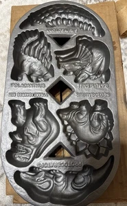 Vintage Cast Iron John Wright Dinosaur Pan Cake Muffin Mold Pan USA 1986 NOS - Picture 1 of 5