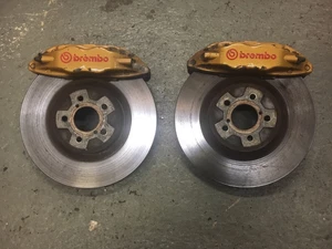 Subaru Impreza WRX STi Brembo Front Brake Calipers, discs, pads, banjo bolts - Picture 1 of 11