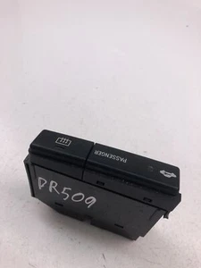 TOYOTA AVENSIS Sedan T27 Switches 84790-05110 2010 25948429 - Picture 1 of 4