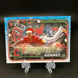 Sombrero de Santa José Ramírez 2024 Topps Holiday variación de imagen SP #H148 Guardianes - Imagen 1 de 2
