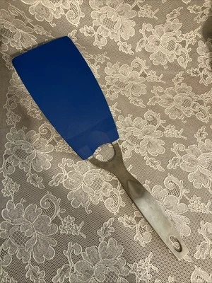 Oneida Nylon Flexible Long Blade Stainless Spatula Blue 13” - Image 1 of 4