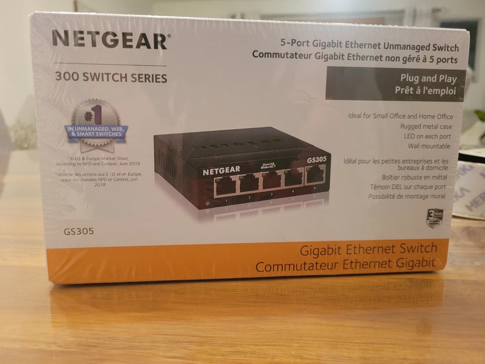 NETGEAR GS305 5-port Gigabit Ethernet Unmanaged Switch (GS305) - Image 1 of 4
