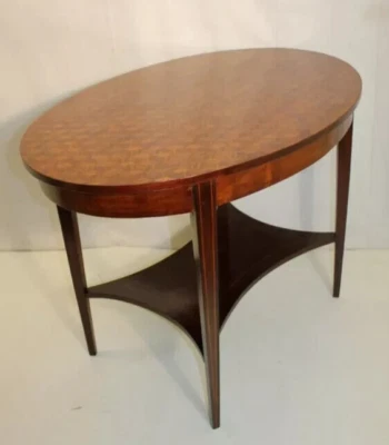 Antigua mesa de centro ovalada eduardiana de caoba del siglo XIX con incrustaciones de parquet Foto 1 de 4