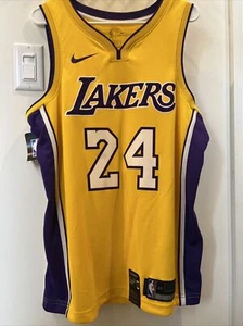 100 % AUTHENTISCHES NIKE LOS ANGELES LAKERS KOBE BRYANT GELBES TRIKOT AQ2109-728 GRÖSSE L - Bild 1 von 7