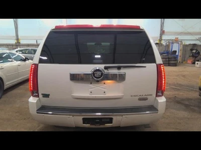 (LOCAL PICKUP ONLY) Rear Bumper Without Dual Tailpipe Fits 07-14 ESCALADE ESV 68 Foto 1 de 4