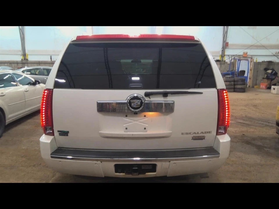 (LOCAL PICKUP ONLY) Rear Bumper Without Dual Tailpipe Fits 07-14 ESCALADE ESV 68 — 第 1/4 张图片