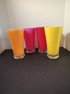 Juego de 4 vasos/vasos de plástico vintage rosa/naranja/rosa/amarillo - Imagen 1 de 7