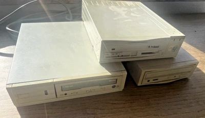 3 externe SCSI Laufwerke CD Rom; SyQuest 200MB , 51/4 Zoll Laufwerk - Bild 1 von 4