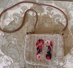 Sondra Roberts Squared Woven Straw Raffia Flip Flops Crossbody Bag Small Purse - Bild 1 von 8
