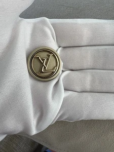 LV Metal Button 23mm - Picture 1 of 4