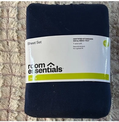 Room Essentials Queen sheet set with bag 2 Pillow Cases - Image 1 of 3