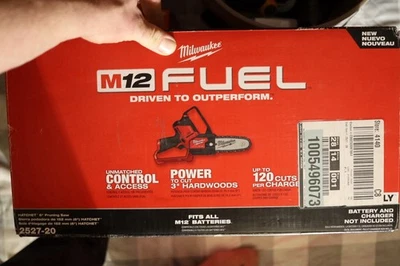 全新 Milwaukee 2527-20 M12 无绳燃油斧修剪锯,6 英寸,12V — 第 1/3 张图片