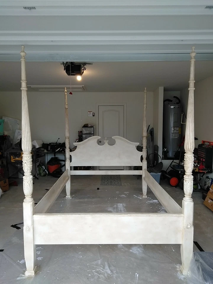 4 carteles cama queen anne angustiada Foto 1 de 4