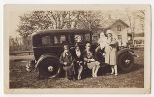 BELMONT LAKE STATE PARK : WEST BABYLON, NY :WOMEN, BABY, OLD CAR : SNAPSHOT 1929 - Picture 1 of 3