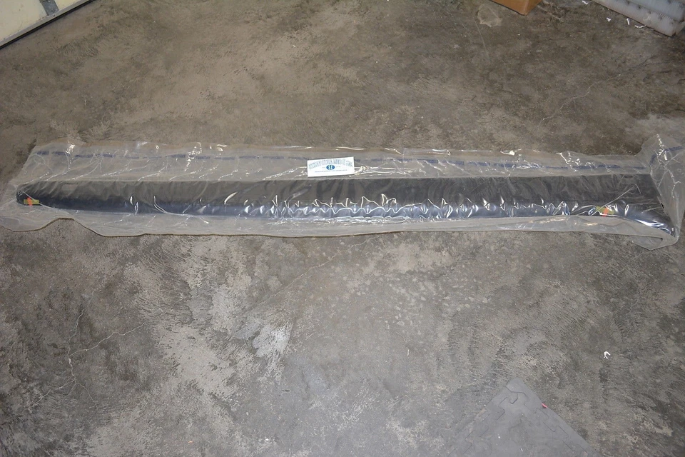 99-05 Chevrolet Silverado GMC Sierra 1500 Stepside passenger bed rail CAP OEM - Image 1 of 1